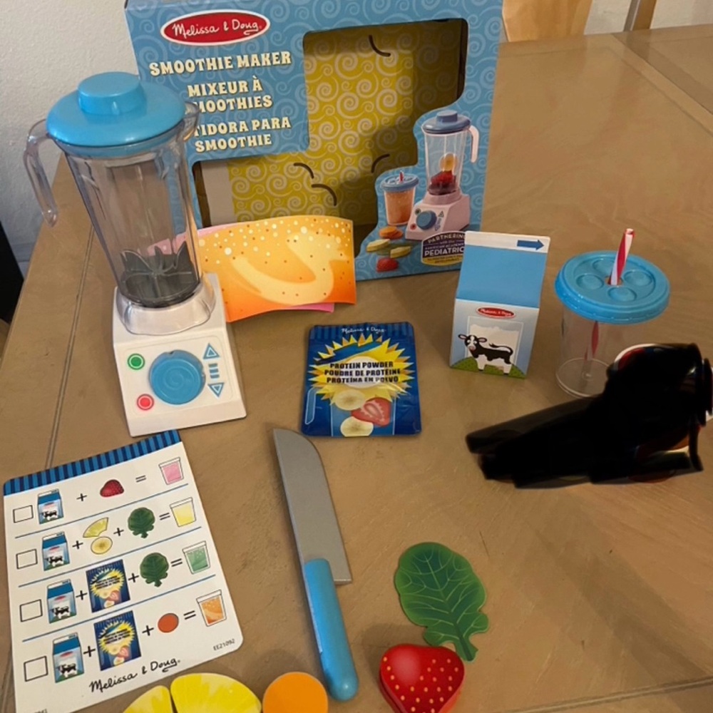 Melissa & Doug Smoothie Maker Set - and house